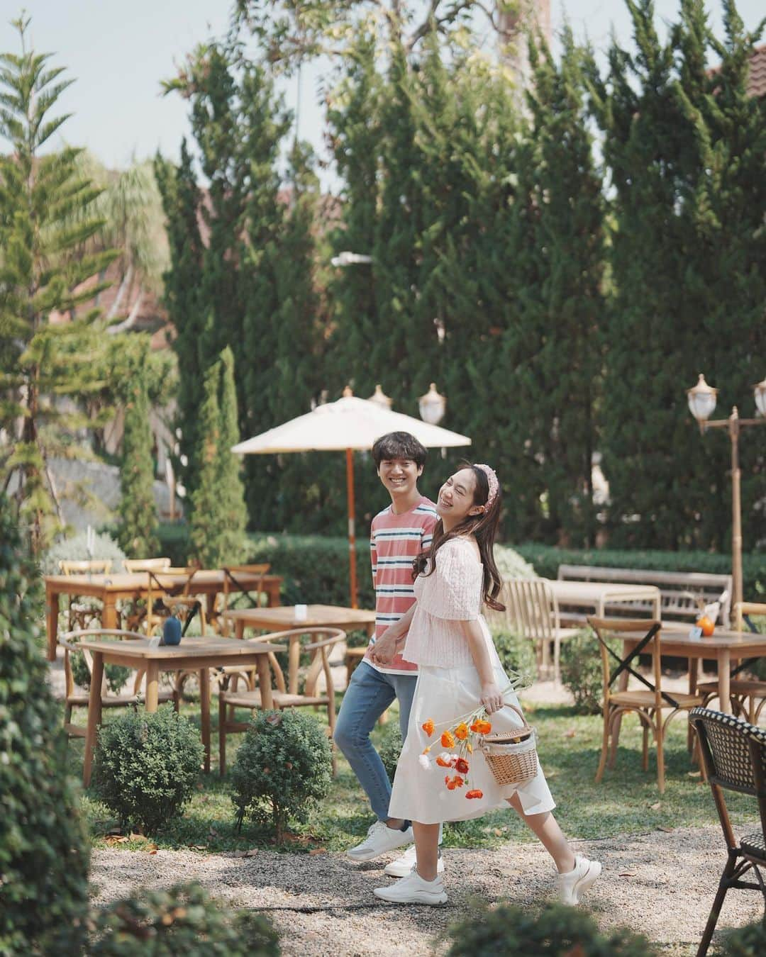 インヤさんのインスタグラム写真 - (インヤInstagram)「Feel like a British garden in CNX 🌲🌳  #valentines #cnx #cnxcafe #valentineday」2月15日 0時59分 - yingya_thanijachinya