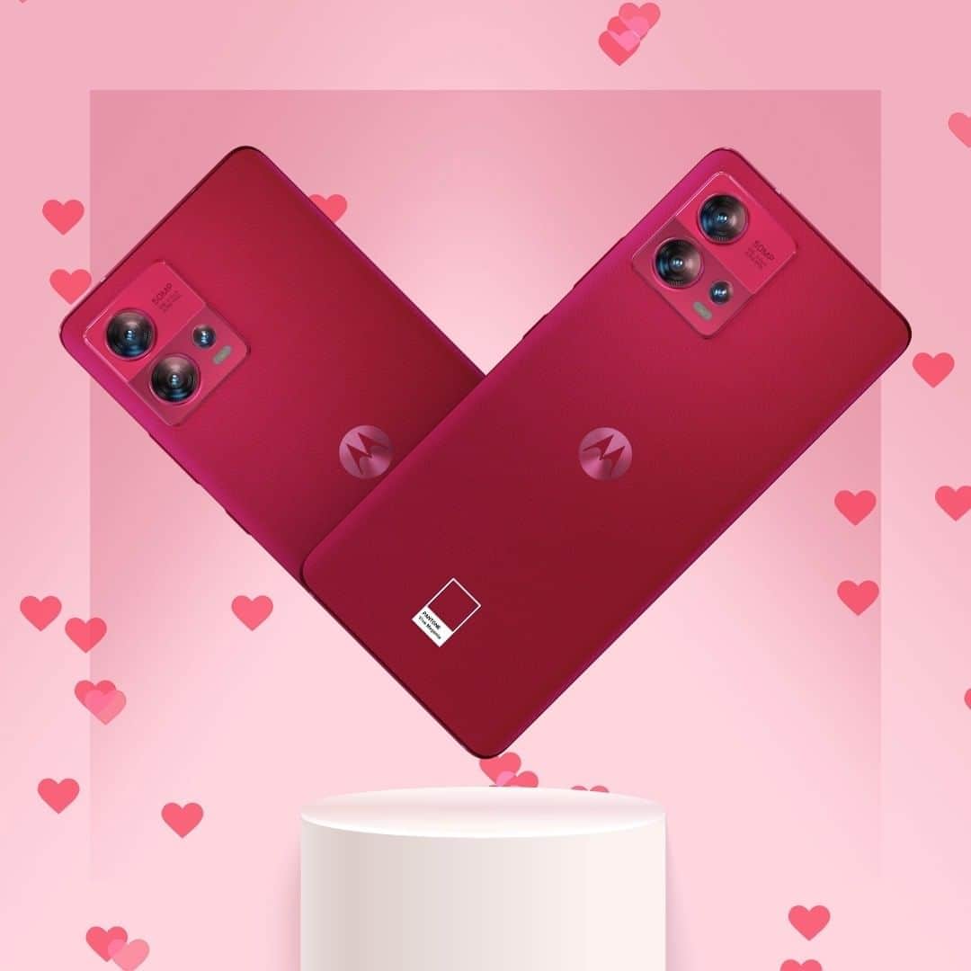 のインスタグラム：「We all have that one person who's our favorite notification 💓 Tag your Valentine in the comments!  #HappyValentinesDay」