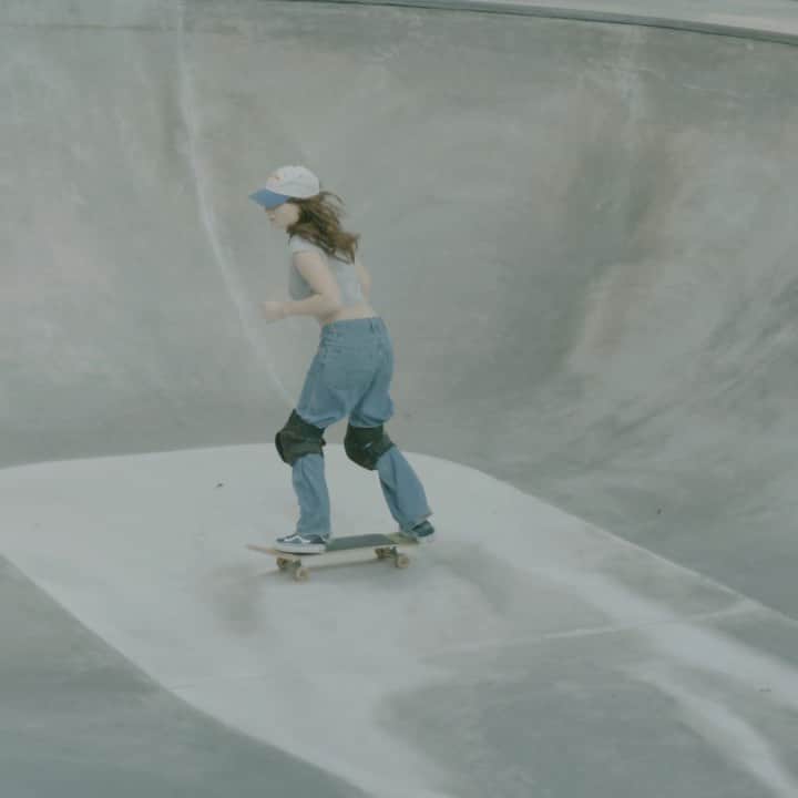 ブライトン・ゼウナーのインスタグラム：「Had a lot of fun at the RedBull drop in tour! 🫧Thanks @redbullskate @redbull @theboardr @jamie_foy :)」