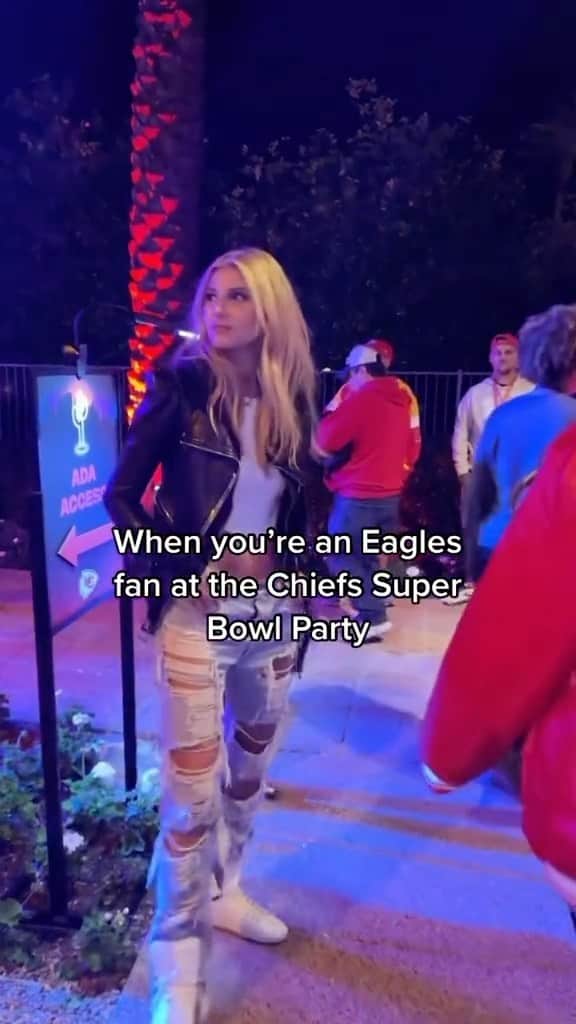 Ashley Haasのインスタグラム：「The only other person there wearing anything Eagles was Momma Kelce. Legend 🙌🏼. #superbowl #chiefs vs #eagles #2023」