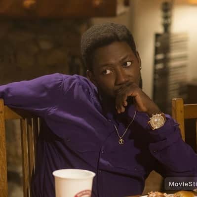 ラモーネ・モリスのインスタグラム：「Think I should bring back the high top fade? Let me know…」