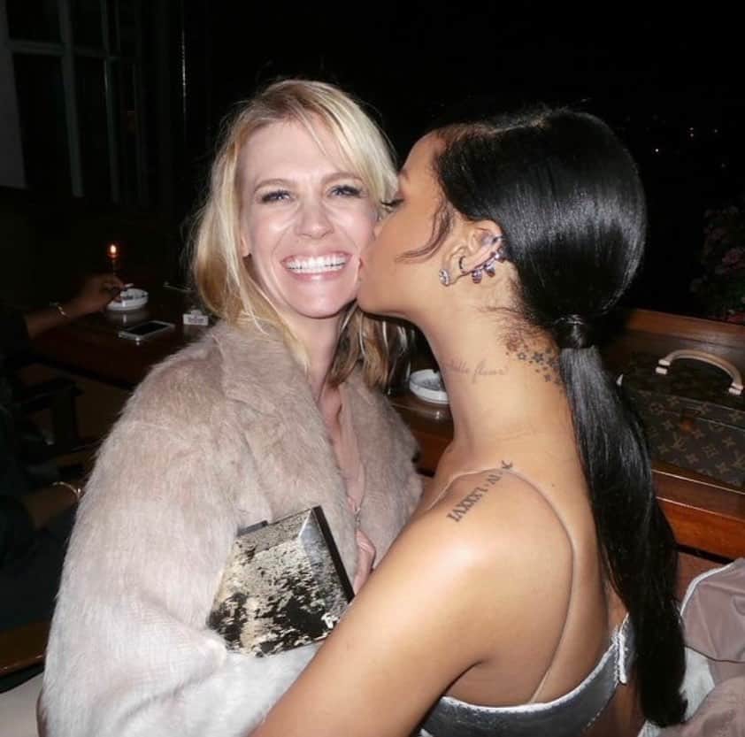 のインスタグラム：「Happy Valentine’s Day @badgalriri  ❤️」