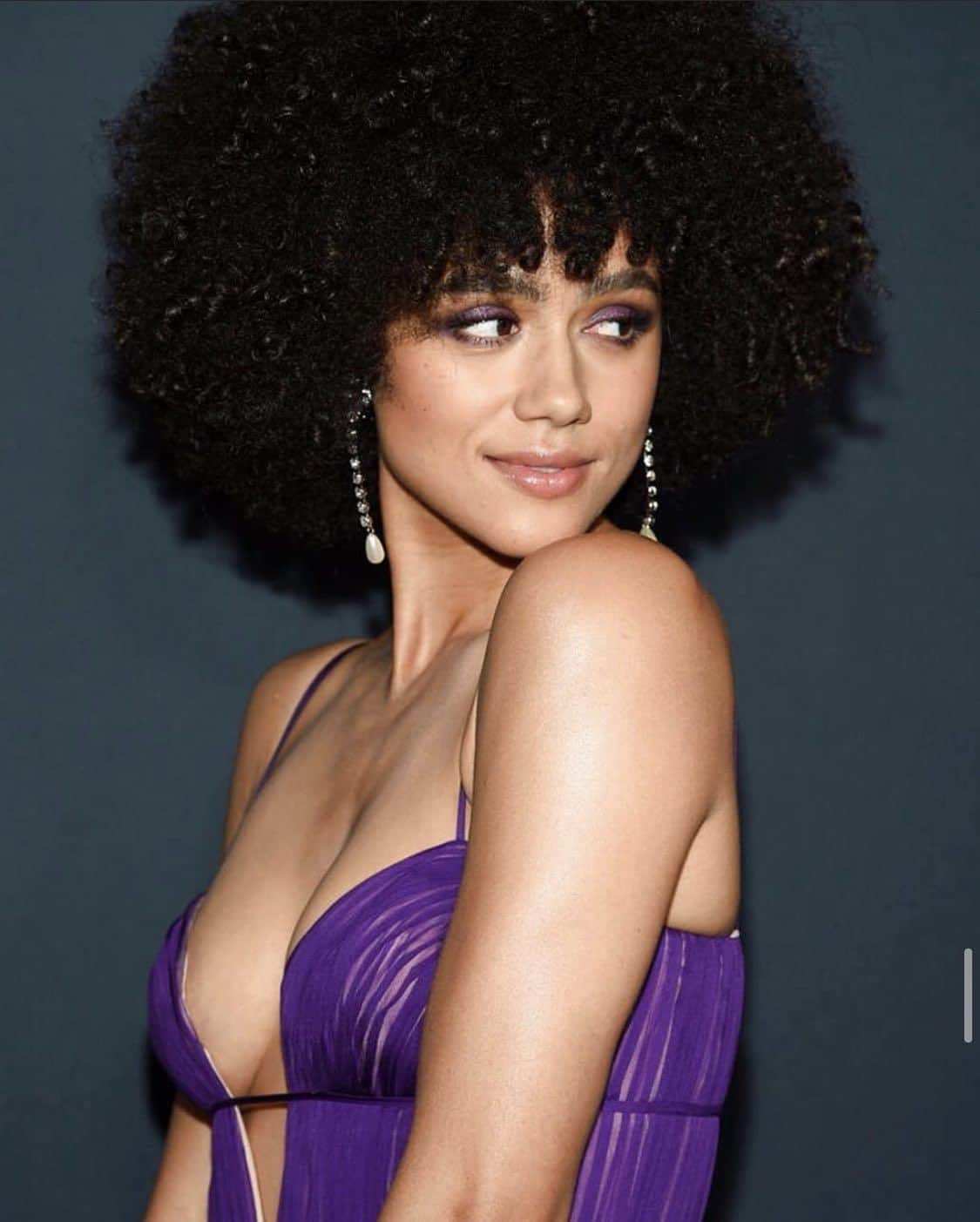 のインスタグラム：「Hey Valentine 😏 #HappyValentinesDay #throwback #froback hashtag curtesy of @nicola_harrowell 🤣 afro beautifully executed by @naivashaintl, make up by @quinnmurphy and Styling @chercoulter.」
