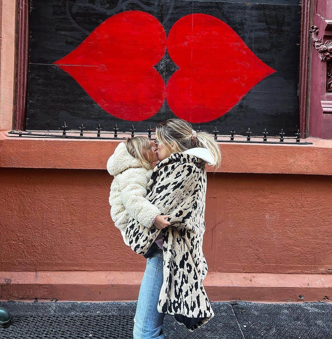 ケイト・ハドソンさんのインスタグラム写真 - (ケイト・ハドソンInstagram)「❤️ Love is everything ❤️」2月15日 3時19分 - katehudson