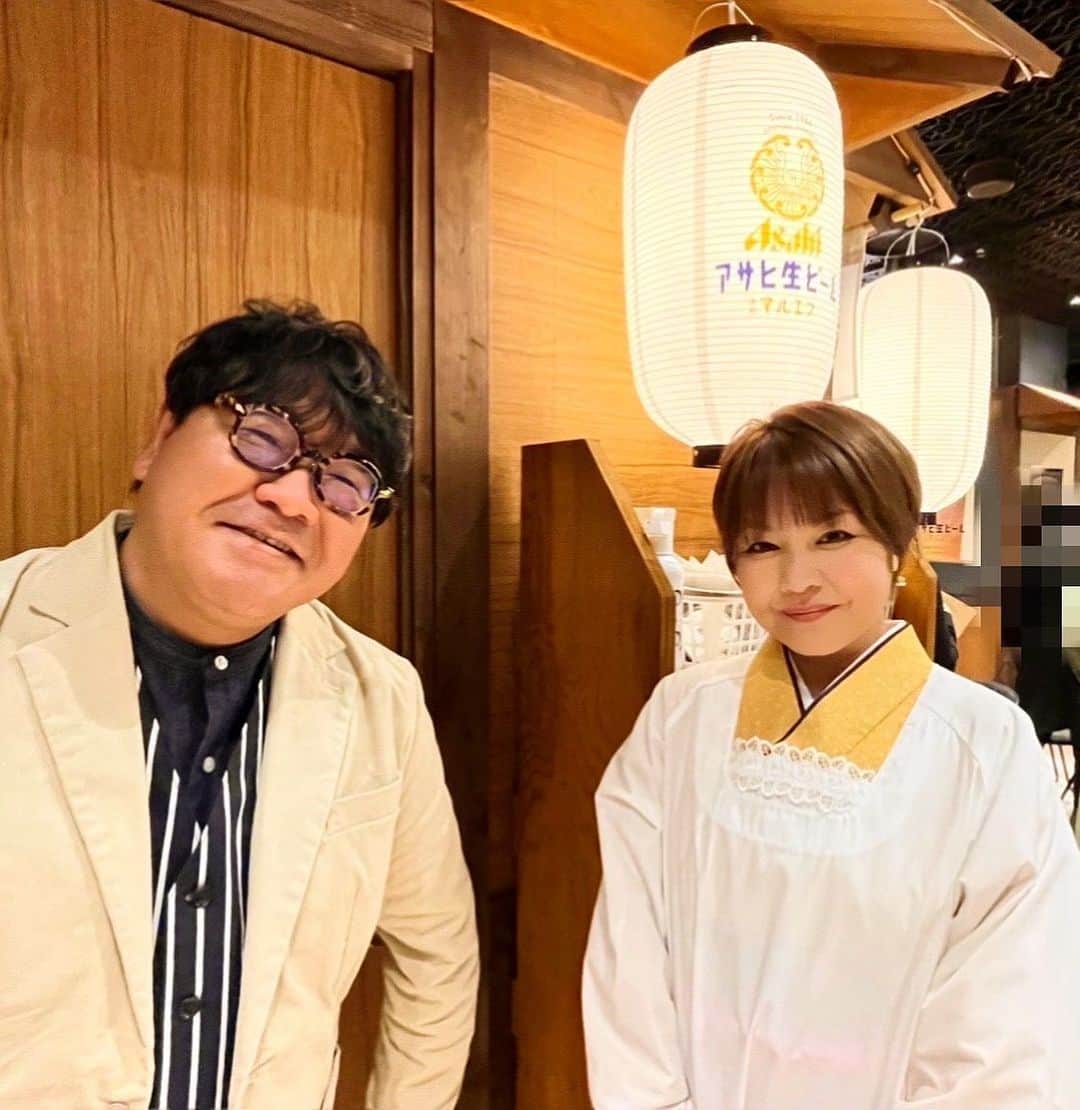 中澤裕子のインスタグラム：「⭐︎⭐︎  カンニング竹山さんと。  アサヒビール マルエフのイベントでした。　 今日２月１５日〜１９日 天神地下街1番街イベントコーナーにて、 『マルエフ横丁 in 福岡』が開催されています。  #おつかれ生です #マルエフ横丁 #福岡 #天神地下街 #期間限定女将」