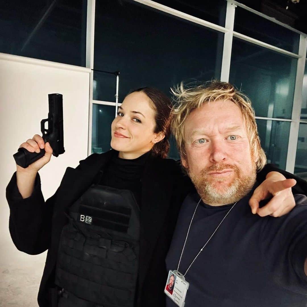 アレクシス・ナップのインスタグラム：「You the best stills man ever Lee !!!   I been too present & bizz bizz 🐝 to think about IG…TY for bringing it back to my awareness hehe. See u soon 🌠  #Repost @workrestandplaypictures ・・・ An absolute pleasure to work with the outrageously talented @alexisknapp on something we can’t talk about yet. Shhhhhhhh #movies #moviescenes #workrestandplaypictures #work #job #stillsphotographer #stilllifephotography #secret」