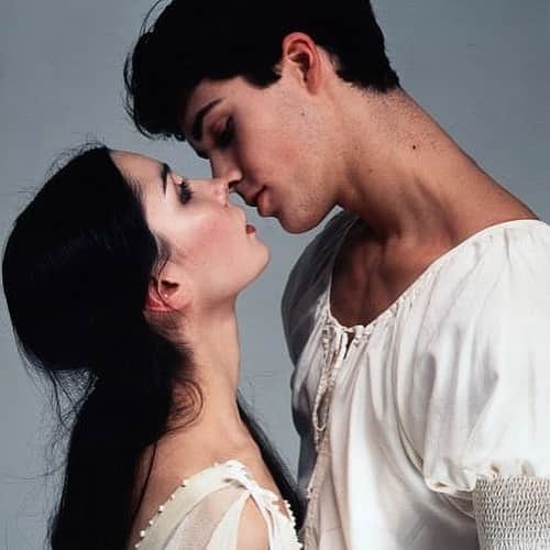 ロベルト・ボッレさんのインスタグラム写真 - (ロベルト・ボッレInstagram)「25 years ago on the front page of The Times. (1998) It was Valentine’s Day and we were rehearsing @englishnationalballet new production of Romeo and Juliet. ❤️ Happy Valentine’s Day everyone.   14 febbraio’98. Un quarto di secolo non è poco eh??!! 😎 Buon San Valentino a tutti!!  @rojotamara @thetimes #romeoandjuliet #DerekDeane #royalalberthall #valentineday」2月15日 5時54分 - robertobolle
