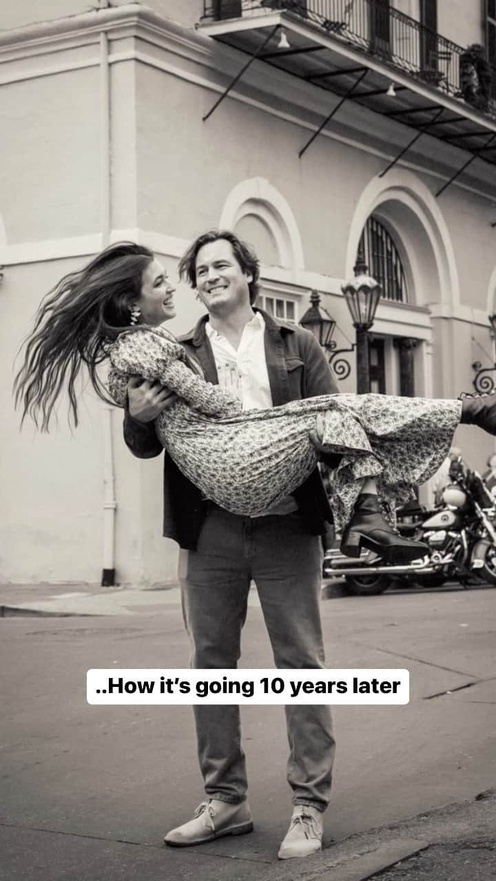 のインスタグラム：「Happy happy Valentine’s Day to my Valentine of over a decade! I love you so much @bretthughes6 and I’m sorry that I keep making us take photos of you picking me up in various locations around New Orleans every few years ❤️⚜️ thank you to the amazing @juliabaileyphotography for taking all of these photos! 📸   #nolawedding #neworleanswedding」