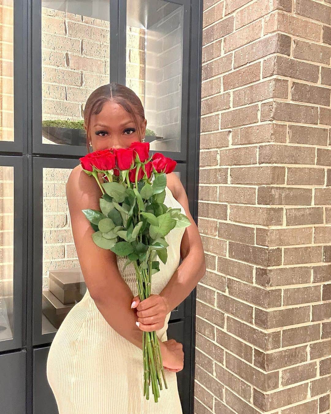アシュリー・ヘンダーソンのインスタグラム：「Valentine’s Day🌹💌🌹」