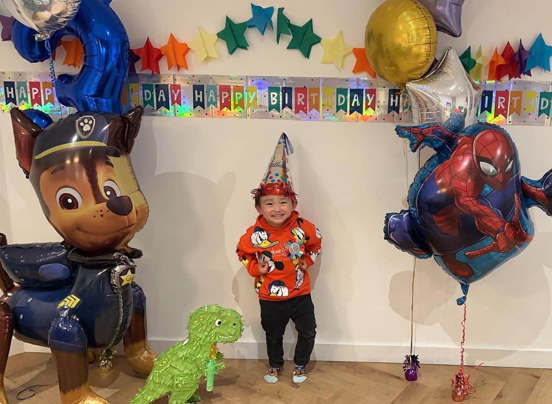 海老沼匡のインスタグラム：「Happy 3th birthday to my son😊✨I hope you keep smiling🤩 #Birthday #Valentine #TheUK🇬🇧 #Wales🏴󠁧󠁢󠁷󠁬󠁳󠁿 #smile #Happyboy #0214」