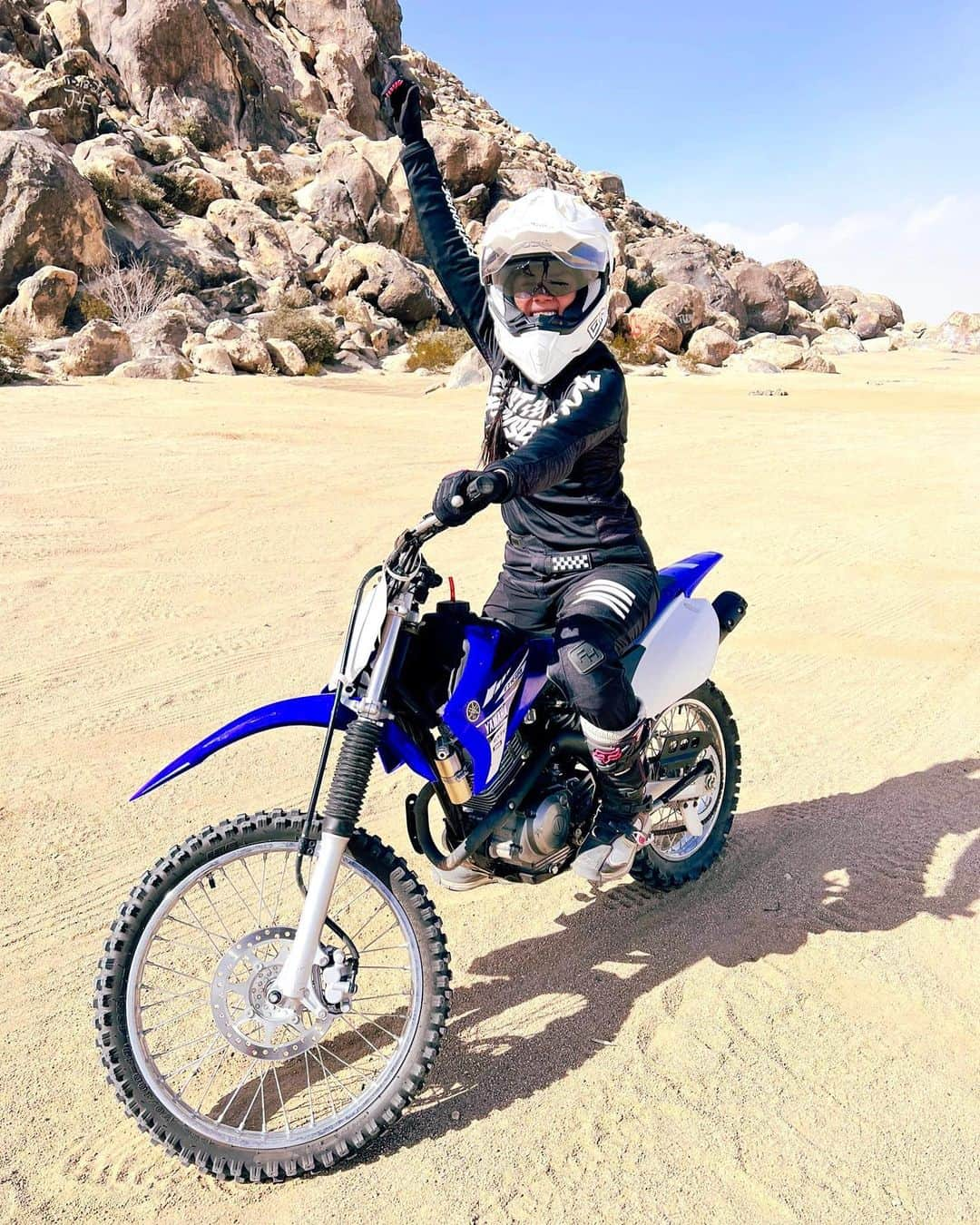 マリー・アヴゲロプロスさんのインスタグラム写真 - (マリー・アヴゲロプロスInstagram)「Happy #Brap-entines Day! ❤️🏍️#girlswhoride #womenwhoride #joshuatree」2月15日 7時12分 - marieavgeropoulos