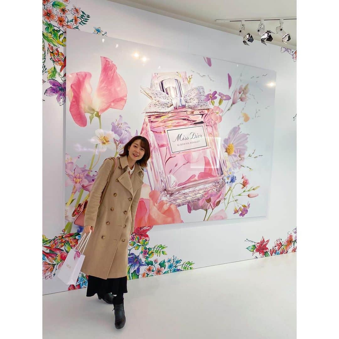 小川あゆ美さんのインスタグラム写真 - (小川あゆ美Instagram)「. DIOR BLOOMING LOVE GARDEN 表参道でやっているポップアップイベントへ🌷 可愛いものと素敵な香りに包まれて楽しかった♡*｡꙳ 早く暖かくならないかな〜☺️💐 . . . . . #DIOR #diorbloominglovegarden #missdior #diormakeup  #Tokyo #omotesando  #ディオール #ディオールカフェ #ディオールブルーミングラブガーデン  #ポップアップストア #新ディオールアディクトリップマキシマイザー #マキシマイザー #립글로즈 #다올 #일본여행 #꽃스타그램 #디얼 #오모테산도 #핫초콜릿 #좋아요그램 #일본스타벅스 #디올뷰티」2月15日 7時47分 - ayumi_ogawa