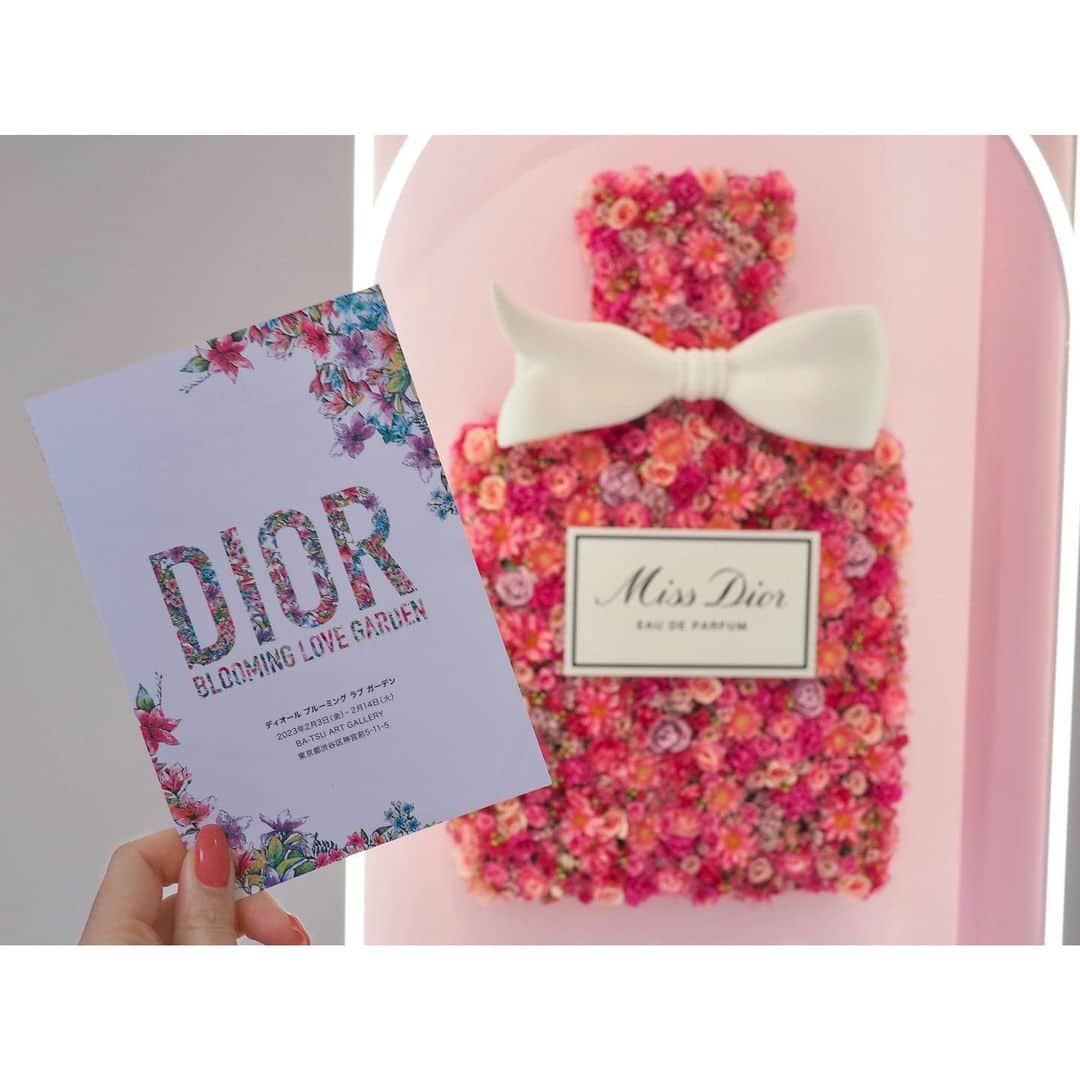 小川あゆ美さんのインスタグラム写真 - (小川あゆ美Instagram)「. DIOR BLOOMING LOVE GARDEN 表参道でやっているポップアップイベントへ🌷 可愛いものと素敵な香りに包まれて楽しかった♡*｡꙳ 早く暖かくならないかな〜☺️💐 . . . . . #DIOR #diorbloominglovegarden #missdior #diormakeup  #Tokyo #omotesando  #ディオール #ディオールカフェ #ディオールブルーミングラブガーデン  #ポップアップストア #新ディオールアディクトリップマキシマイザー #マキシマイザー #립글로즈 #다올 #일본여행 #꽃스타그램 #디얼 #오모테산도 #핫초콜릿 #좋아요그램 #일본스타벅스 #디올뷰티」2月15日 7時47分 - ayumi_ogawa