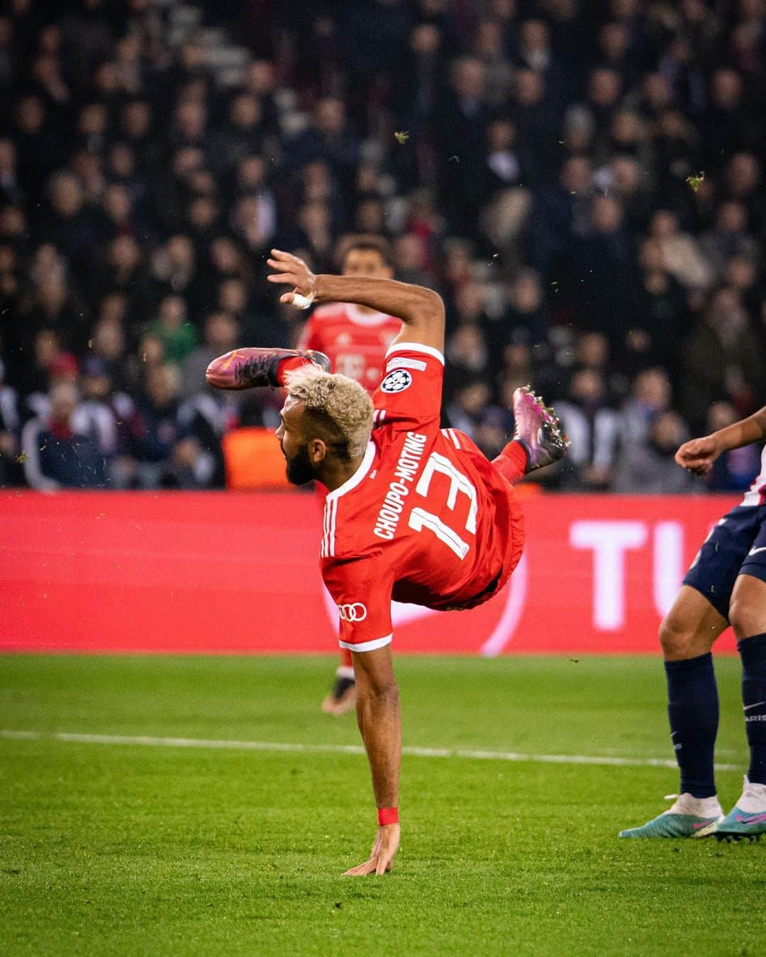 エリック・マキシム・シュポ＝モティングのインスタグラム：「🔥Great team performance & Important win today @fcbayern against a strong team @psg . #focus #weiterimmerweiter #çadonne」