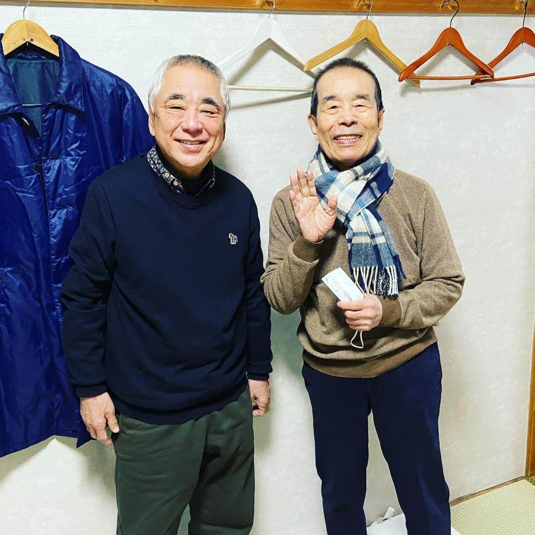 のインスタグラム：「好楽師が40年ぶりに寄席定席にカムバッーク‼️  浅草演芸ホール、柳朝追善は連日大盛況🎉  20日まで〜😁  #浅草演芸ホール #寄席 #林家木久扇 #三遊亭好楽 #笑点 #黄色 #ピンク #柳朝追善興行 #林家木久蔵 #出演者休みアリ #要、浅草演芸ホールスケジュール確認をー」