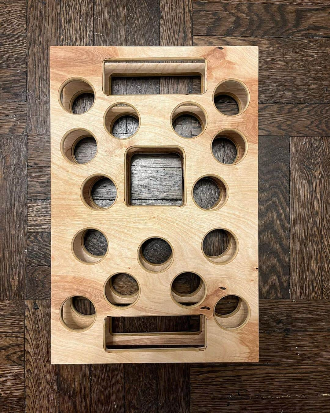 タロウ・ピーダーソンのインスタグラム：「spice rack  Birch Plywood with painted basic wood rods」