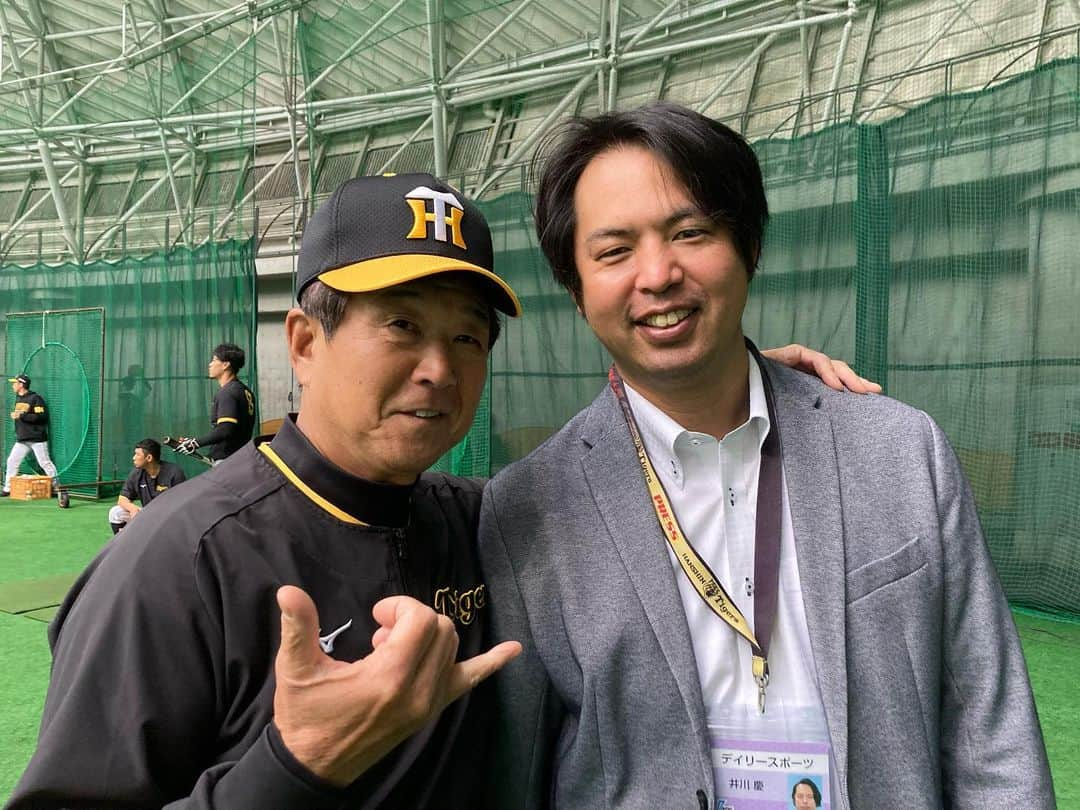 阪神タイガースさんのインスタグラム写真 - (阪神タイガースInstagram)「宜野座キャンプで監督コーチに挨拶されていたOBの#井川慶 さんと#平田勝男 ヘッドの写真を撮影させてもらいました！ #阪神タイガース  #宜野座キャンプ #具志川キャンプ  #ARE ★キャンプ中継は#虎テレ で！」2月15日 10時54分 - hanshintigers_official