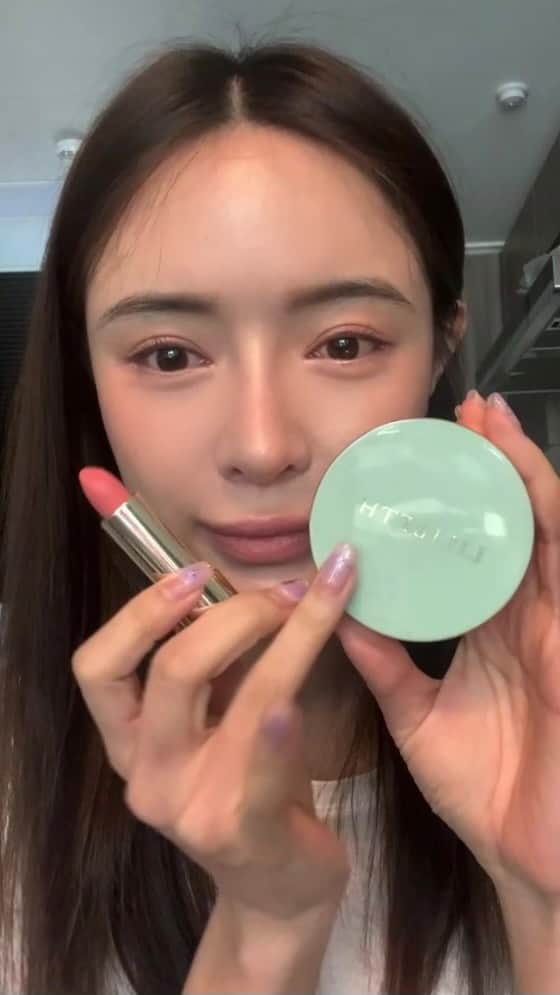 キム・ボラムのインスタグラム：「오늘 릴리베스공구 마지막날이라 립이랑 쿠션 보여드렸지요☝🏾✨ 피치피치메이쿠옵  #릴리베스 #릴리베스쿠션 #릴리베스립스틱  프로필에 링크있습니다 !」