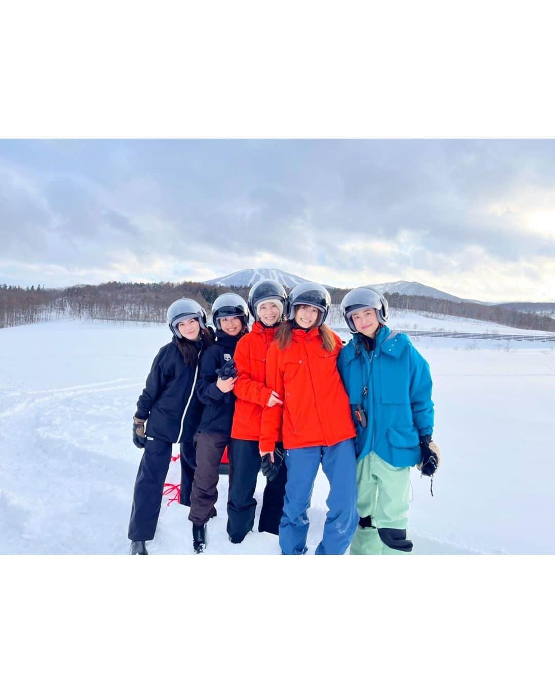 安座間美優さんのインスタグラム写真 - (安座間美優Instagram)「🎿🏎☃️  昨年に引き続き、今年も @kurumaasobi_adventure_appi へ遊びに行ってきました♡  雪遊びや車遊び、美味しいご飯とお酒に、そして大好きな仲間💜  こんな最高な場所は本当になかなかない。  まだ余韻に浸っている…🥰  ヨンちゃん @youn1029 のYouTubeにも今回の旅がアップされているので見てみてね！  #みゅう旅#appi#岩手旅行」2月15日 12時39分 - mew_azama