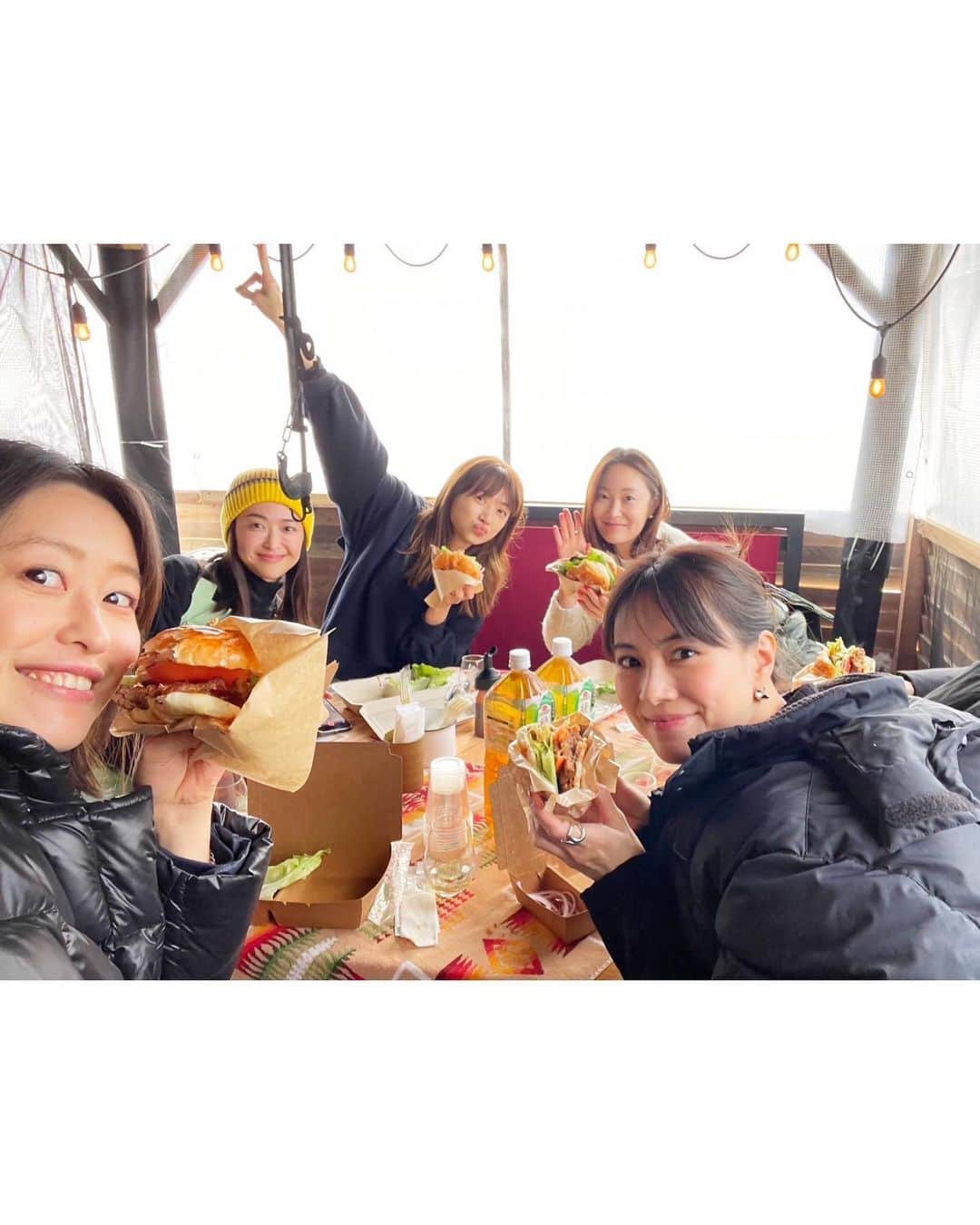 安座間美優さんのインスタグラム写真 - (安座間美優Instagram)「🎿🏎☃️  昨年に引き続き、今年も @kurumaasobi_adventure_appi へ遊びに行ってきました♡  雪遊びや車遊び、美味しいご飯とお酒に、そして大好きな仲間💜  こんな最高な場所は本当になかなかない。  まだ余韻に浸っている…🥰  ヨンちゃん @youn1029 のYouTubeにも今回の旅がアップされているので見てみてね！  #みゅう旅#appi#岩手旅行」2月15日 12時39分 - mew_azama
