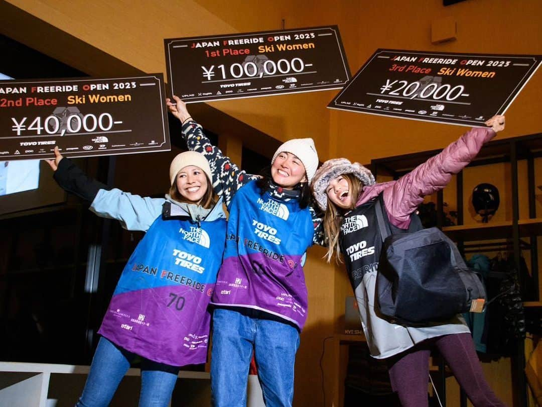 梅原玲奈さんのインスタグラム写真 - (梅原玲奈Instagram)「Japan Freeride Open2023🥈 去年やってみたい好奇心だけで始めたFreeride。 迷走して撃沈した先シーズンw  今年はJFO1発のみ。 今回はとにかく女子で1番スピード出して縦にカッコいいでっかいターンする！だけ決めて行きました。 ちょっと微妙でダサい所もあったけれど、点数気にせず自分の滑りたいように滑れて大満足だった上に、皆が滑りカッコよかったーって言ってくれてジャッジも評価してくれて2位。 他の女子達の滑りもカッコよかったのに、レイナさんの滑りを見てターンをもっとやっていこうと思ったって言ってもらえて、それが1番嬉しかったよね🤍 でも当たり前だけど男子選手に比べたらスピード遅すぎて悔しかったので、もっと修行しますか。  引退しても、歳を取っても、何でもやりたい事やってみたら良い。 引退した40手前の私が出来るんだから！ 若い選手達も自分で自分の世界を狭めず、何にでも挑戦してほしいな。 なんて偉そうに言いましたが、人生1度切りなので、やりたい事やってこれからも楽しんで生きていこう！  コーチなのに何やってんだって言われても、スキーが好きでカッコよく滑れるコーチが好きな人もいるでしょ？と信じたい。 でも待っている選手達がいるので、安全第一は基本です。 普段は山にいる時はほとんどコーチ業であまり滑る時間が取れない中で、貴重な楽しい時間でした。 大会関係者の皆さま、参加者の皆さま最高の大会をありがとうございました🙏  @japan_freeride_open  @volkl_japan  @mizunojp  @kandahar_honten  @gallium_wax  @uvexwintersports   #japanfreerideopen  #volkl #marker #dalbello  #MDVjapan #galliumwax #ガリウムワックス #mizuno #カンダハー #何でも屋」2月15日 12時59分 - reina_umehara