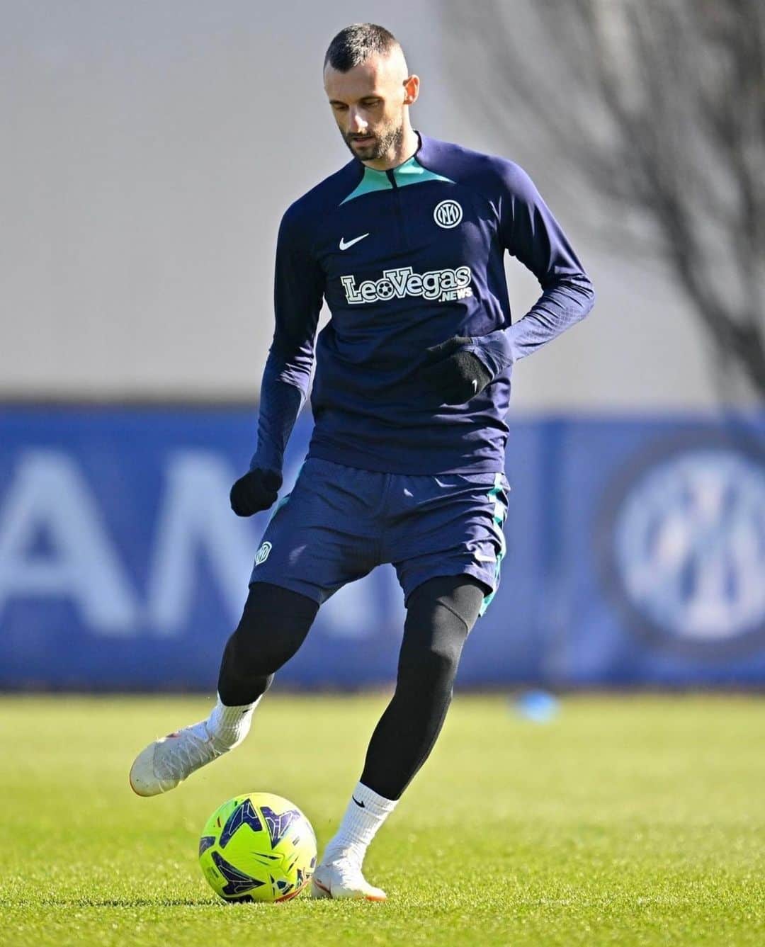 マルセロ・ブロゾビッチのインスタグラム：「@inter 🖤💙」