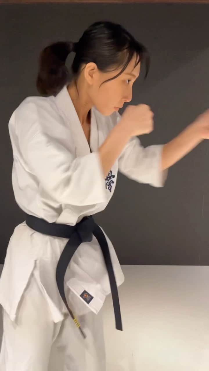 浜井美香のインスタグラム：「‪#kyokushin‬ ‪#karate‬ ‪#martialarts‬ ‪#kick‬‬ ‪#training ‬ ‪#stretch #streching #fitness ‬ ‪#Киокушин‬ ‪#каратэ‬ ‪#空手‬ ‫#تمرين‬ #boxing」