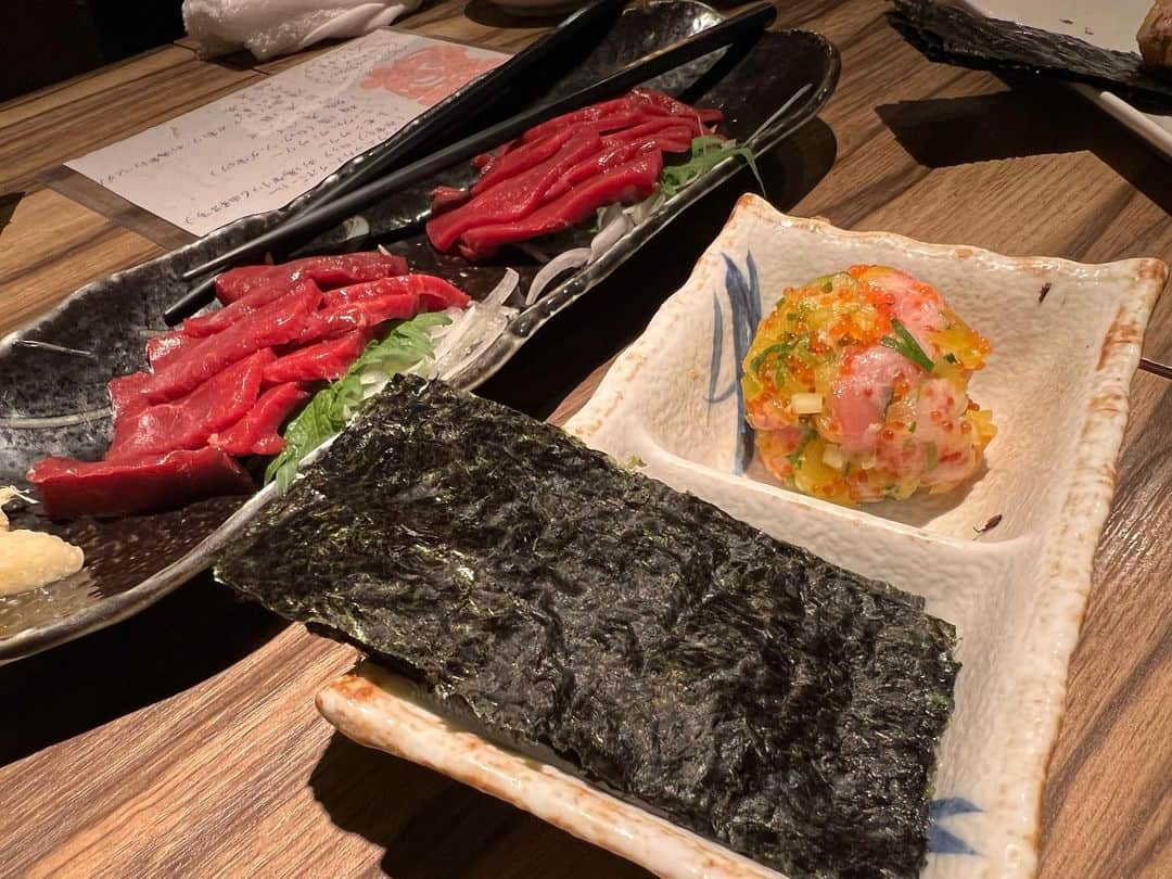 西尾季隆のインスタグラム：「おいしい肴と酒と仲間。 あー大人満喫。」