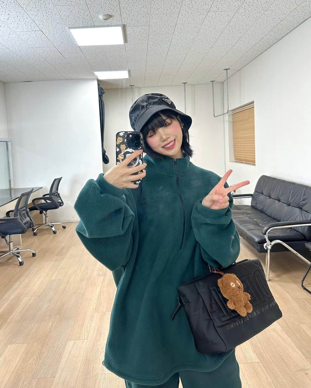 キム・チェウォンのインスタグラム：「즐거운 퇴근~🐻」
