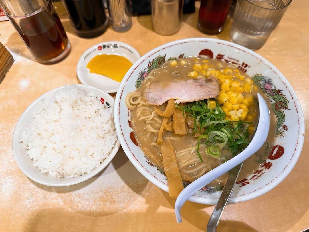 葉山カナのインスタグラム：「コーン🍜」