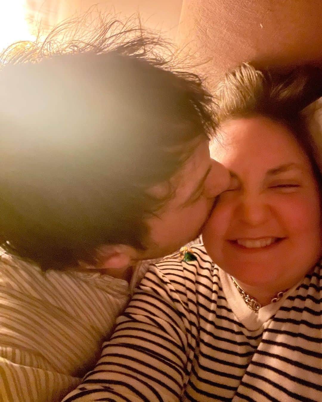 レナ・ダナムのインスタグラム：「Exactly 2 years ago- and just one day after a *very* lonely Valentine’s Day- I met my sweetie4life. Which is to say, things can change in an instant and your story is always being rewritten. Lucky, loved and loving. Thank you @attawalpa 💖」