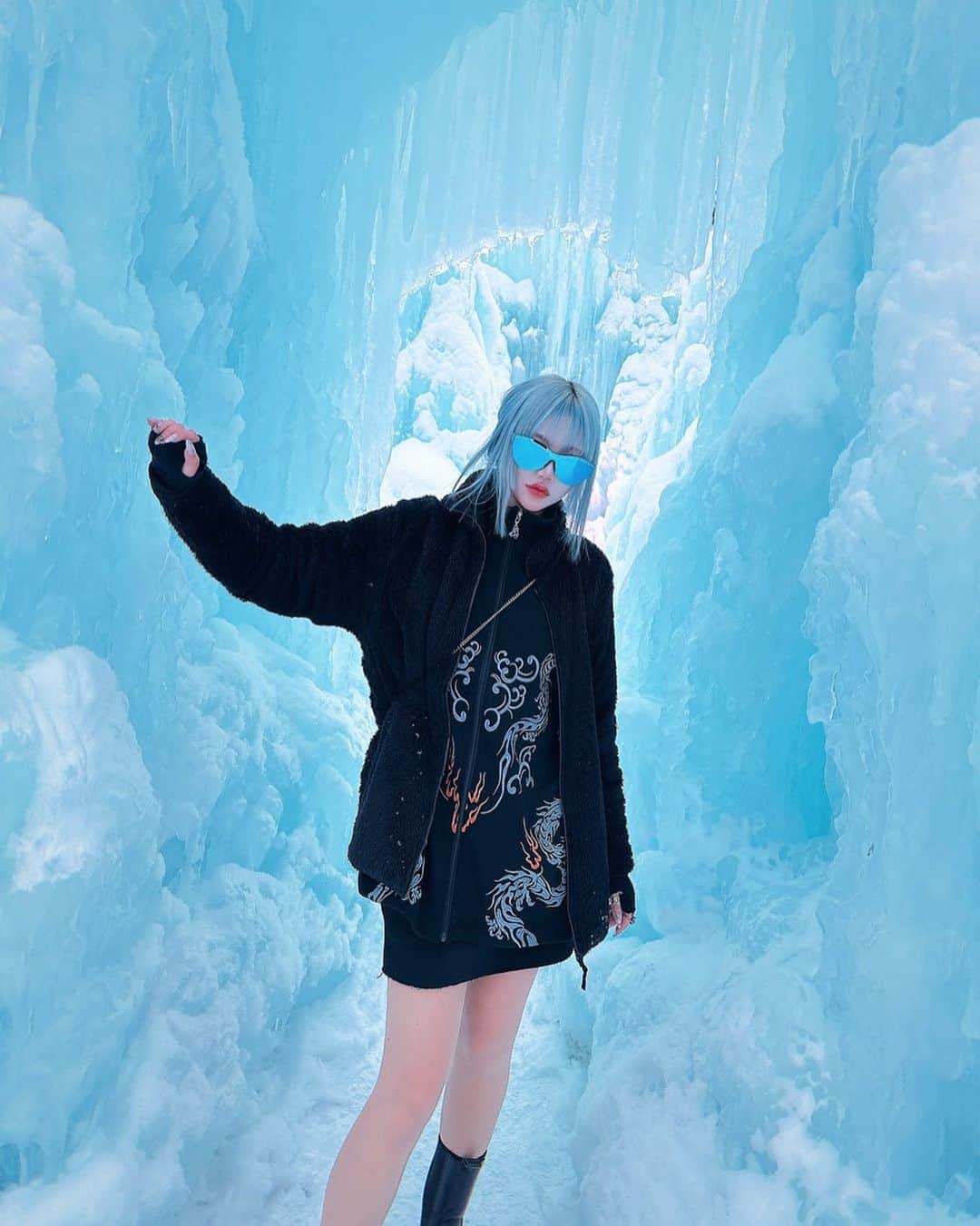 赤羽律のインスタグラム：「𝕴𝖈𝖊  #自撮り #自撮り界隈 #セルカ #セルフィー #grunge #grungeaesthetic #selfie #art #селфи #cosplayer」