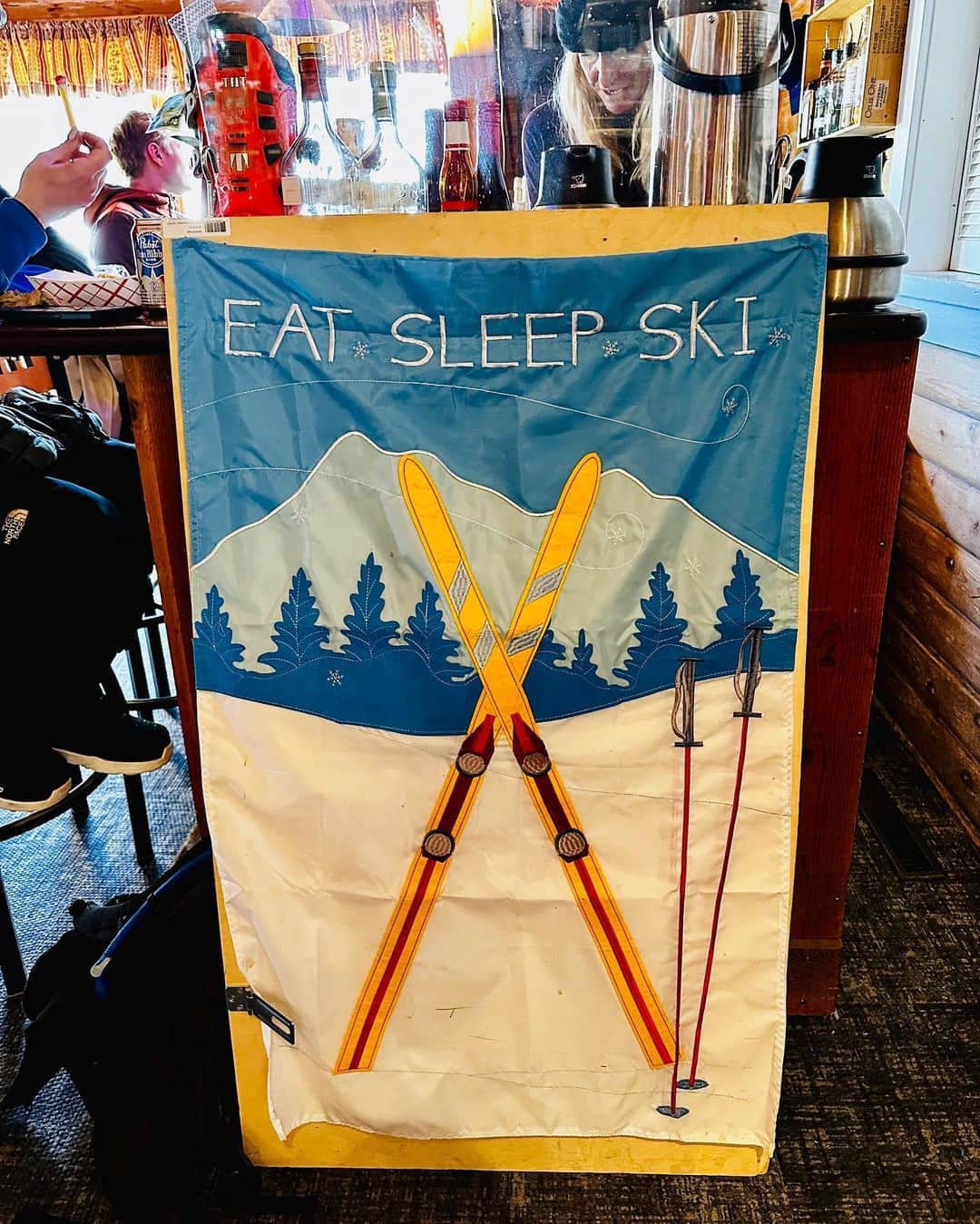オム・ジウォンさんのインスタグラム写真 - (オム・ジウォンInstagram)「Ski is ❤️  아스펜 스키 트립은  #헤드스키 중 투어링스키를 가지고 와 보았어요.  업힐과 파우더도 가능하고 그루밍된 곳에서 즐겁게 탈 수 있어서 딱 좋았던 것 같아요.   한국에 돌아가면 다시 레이싱모델을 탈 예정입니다만. 스키도 스키복처럼  활용도에 따라 바꿔타는 재미를 알아가는 요즈음 입니다.」2月15日 15時16分 - umjeewon