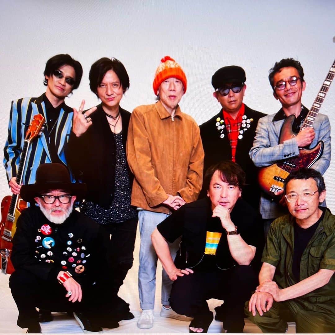 成田昭次さんのインスタグラム写真 - (成田昭次Instagram)「R.l.P  敬愛するアートディレクターの信藤三雄さんが永眠されました 成田昭次、男闘呼組、RSC、いつも信藤さんの支えがありました 再活動のために上京してしばらくは、ゲストハウスで一緒に過ごしていた事もありましたね ryoちゃんと3人でギターを弾いたり、貴重なお話しを聞かせて下さったり… 優しく温かく強い方でした  信藤さんの残した偉大な作品ともう少し生き続けていきたいと思います 3月からのRockon Social Club空に届きますように」2月15日 15時17分 - naritashoji.guitar