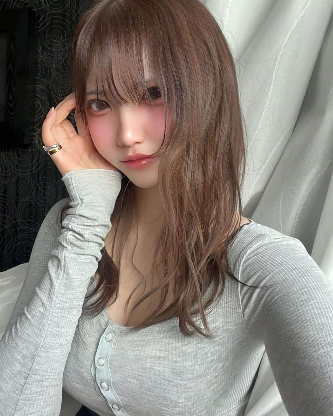 素人　美乳 ゆーちゃんさんのインスタグラム写真 - (ゆーちゃんInstagram)「最近重宝してるコレ超軽量手のひらサイズコスパ神。  一番リファ愛用してるのだけど大きくてね、出張時にはこっち しれっとストーリー載せたら即完売で、 やっと再販してたから載せてみたよ👆🏻  @u_chi_x2 の ...