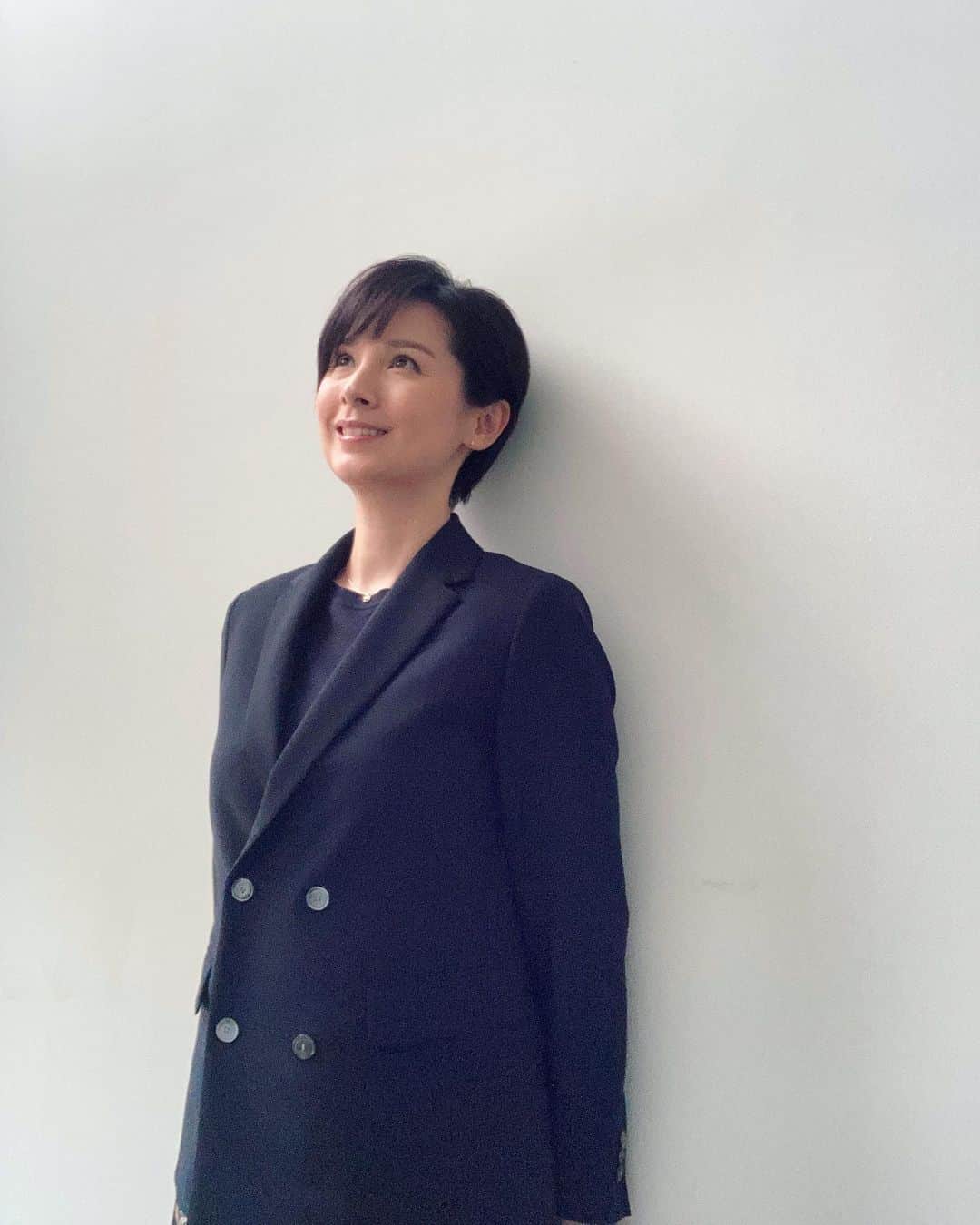 野村真季のインスタグラム：「ANNニュース #着用衣装  1〜4枚目 2/14 午後ニュース  5〜7枚目 2/11 朝ニュース/昼ニュース  #テレビ朝日 #アナウンサー #アナウンサー衣装 #ootd  #40代コーデ #40代ファッション #50代ファッション #大人コーデ #大人ファッション  #野村真季」
