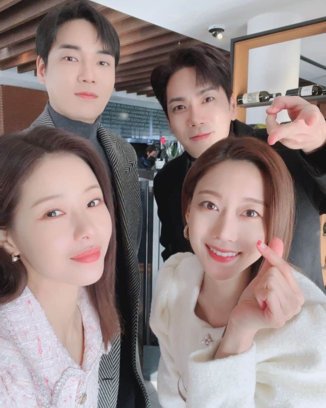 オ・スンア のインスタグラム：「-  우리 넷🥰🧡❤️  #태풍의신부 #강지섭 #박윤재 #박하나 #오승아 #촬영중한컷🎬 #마지막까지화이팅👍🏻」