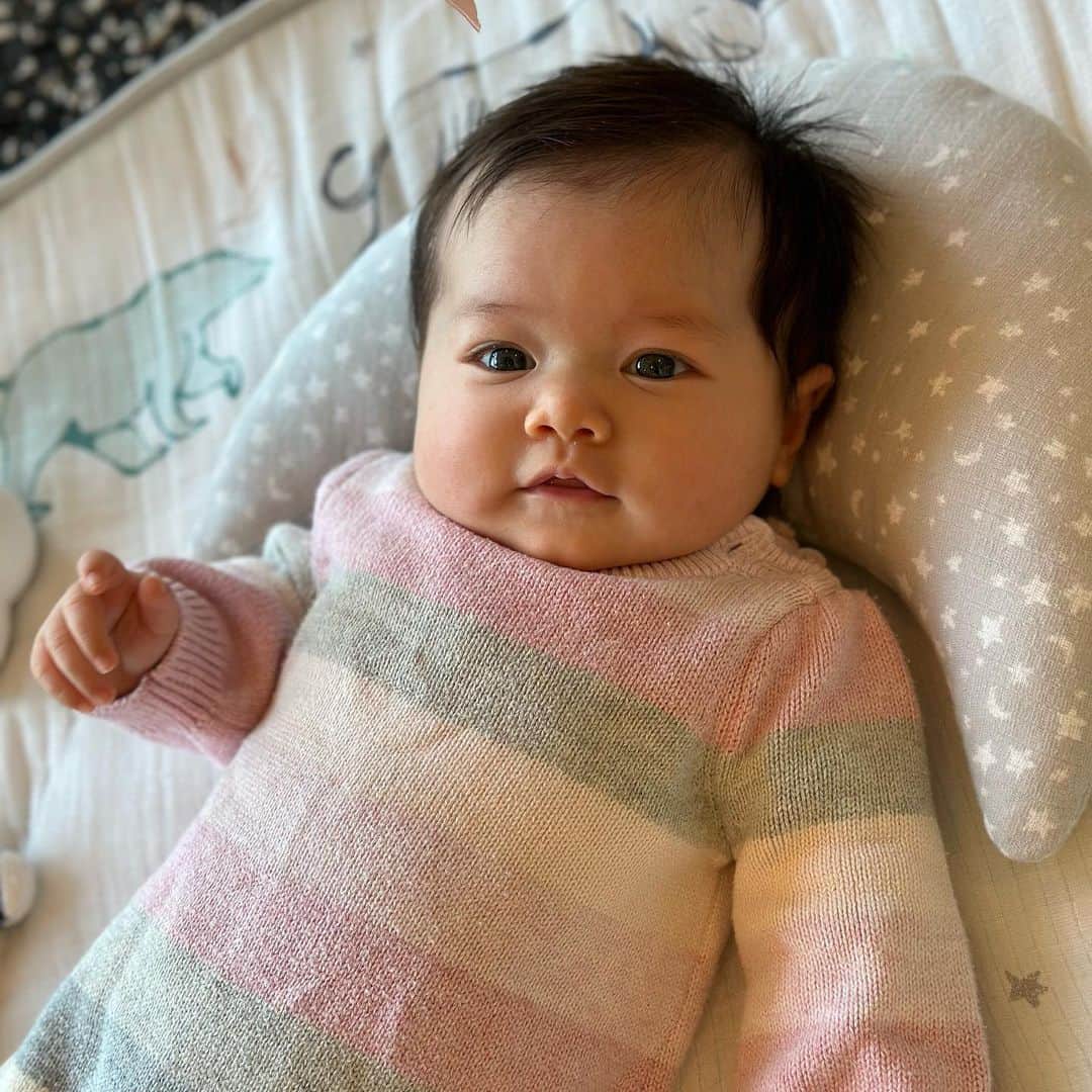 May Pakdee メイ パクディさんのインスタグラム写真 - (May Pakdee メイ パクディInstagram)「2months and a half has passed ! - My sweet sweet baby Annabel 💕 Thank you for smiling so much for us xx You’re melting my heart everyday and every second xx 🥹💕. Daddy did great on photo no.3😂. . . . 2ヶ月半が経って少しだけ慣れてきました🥹アナベルが沢山笑ってくれる時とても幸せ💕小さいのに凄く頑張ってくれてる🥹💕3枚目の笑いは、Daddyの芸ですよ😂. . . . #2monthsOld #babygirl #2ヶ月半 #赤ちゃん」2月15日 16時32分 - maypakdee