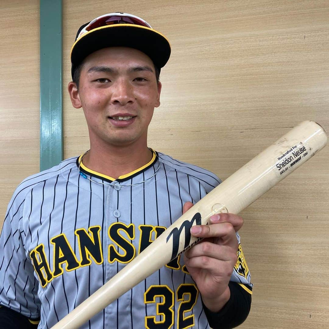 阪神タイガースさんのインスタグラム写真 - (阪神タイガースInstagram)「代打ホームランを打った#井上広大 選手！#シェルドンノイジー 選手からもらったバットで放った一打でした！ #阪神タイガース  #井上広大 選手 #ARE ★キャンプ中継は#虎テレ で！」2月15日 16時26分 - hanshintigers_official