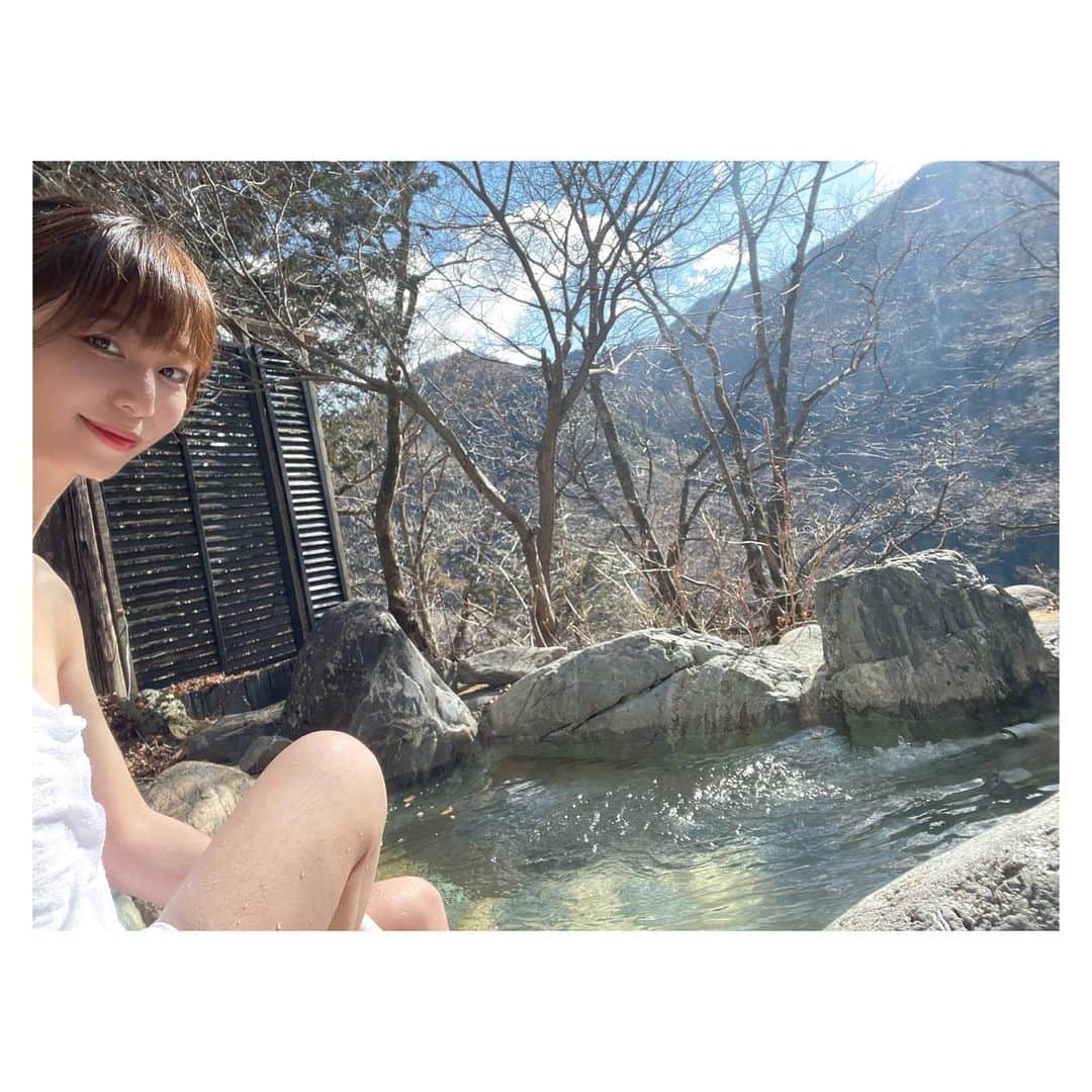 塩地美澄のインスタグラム：「あす2/16（木）12:00〜放送の テレビ東京「昼めし旅」は埼玉県秩父市での昼めし珍道中です‼︎  私が調査員となり歴史あるお寺では貴重な宿坊体験をしてまいりました。日頃お疲れの皆さまには特にご覧いただきたい🤙 さらにTwitterのフォロワーさんから教えてもらった地元で愛され続ける㊙︎食堂にもアポなしでお邪魔して撮影をさせていただきました🙇‍♀️  あす12:00〜はお仕事などの時間を調整していただいて（笑）リアルタイムでテレビ東京を観てくださいねー! 入浴シーンもお楽しみに♨️  ✅ ラジオ新番組「塩地美澄のふくろとじらじお」 毎週金曜よる21時〜放送  ✅2/16テレビ東京『昼めし旅』OA  ✅2/18 はなまる撮影会　出演」