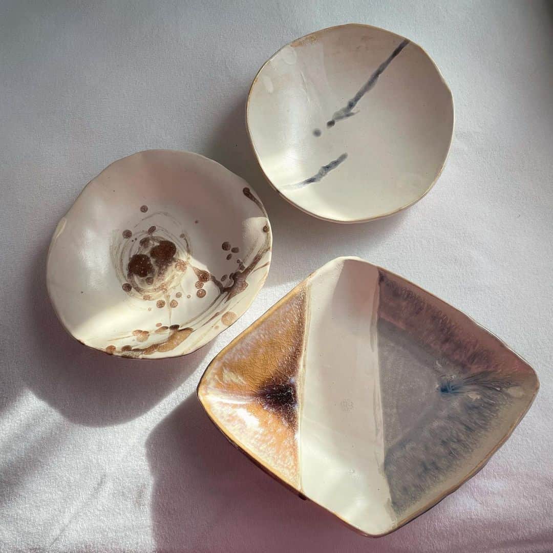 石橋穂乃香のインスタグラム：「久々に心から気に入ったお皿が焼きあがって幸せ🦢  #陶芸 #和食器 #potterylove #potterylife」