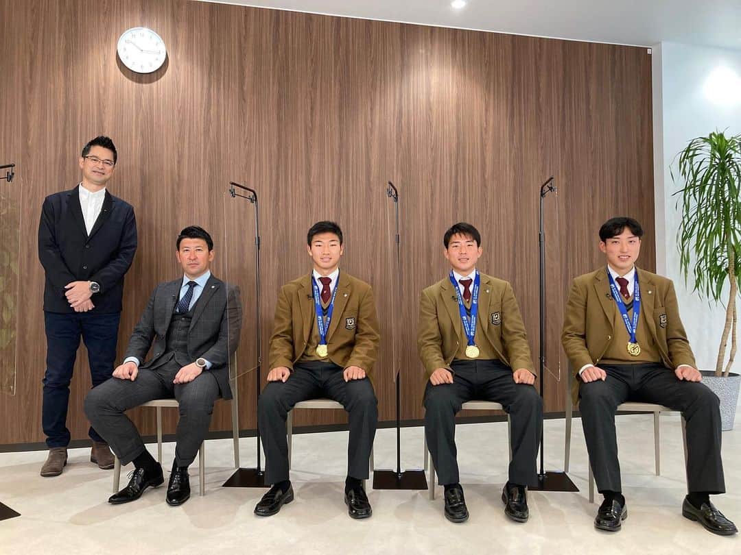 のインスタグラム：「・ 2/18（土）午前10：25〜放送🌟  ／ 県勢初の快挙！全国高校サッカー選手権優勝 岡山学芸館高校～１３５人で掴んだ栄光～ ＼   第101 回全国高校サッカー選手権大会で、 岡山県勢初の優勝を成し遂げた学芸館高校⚽️✨  “雑草集団”はなぜ勝ち上がることができたのか？ 監督の指導方針や選手達の素顔に迫ります。」