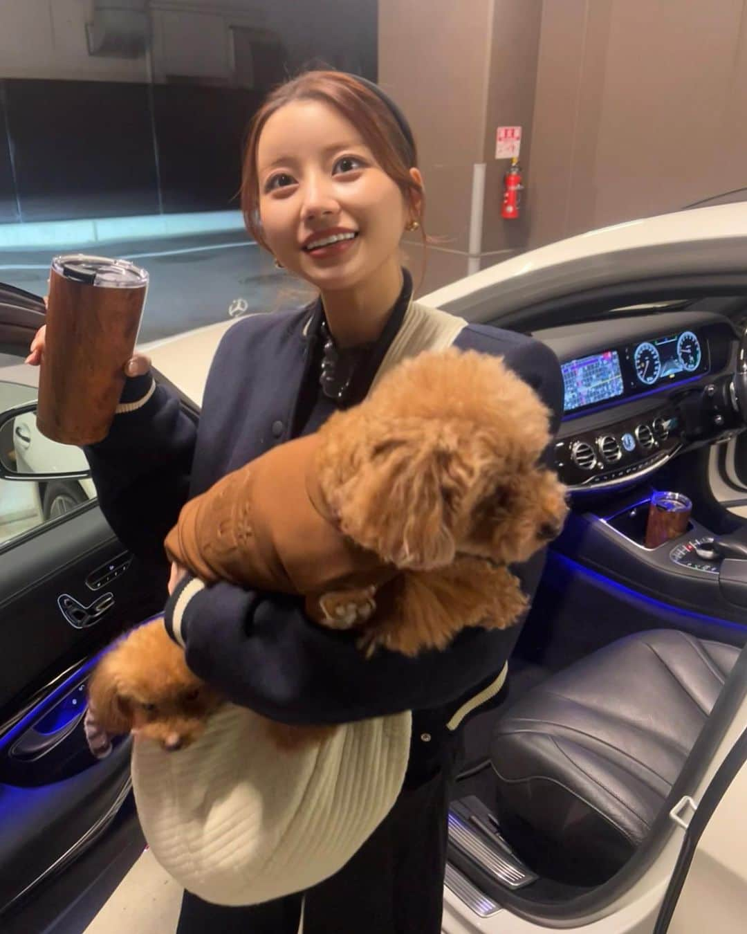 小川真琴のインスタグラム：「🐶達が大好きな広場に🐾」