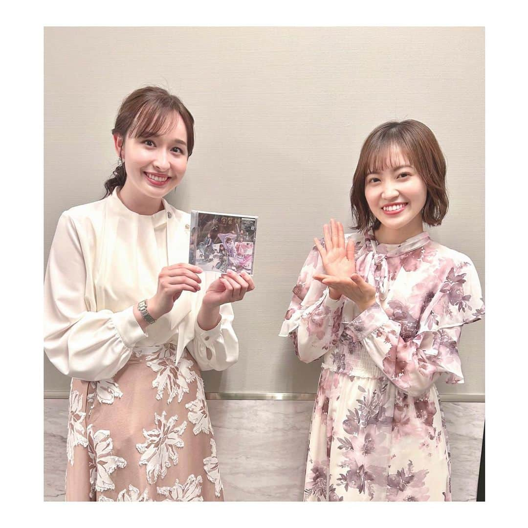 宇賀神メグさんのインスタグラム写真 - (宇賀神メグInstagram)「🌸🌙  . .  櫻坂46のまつりちゃんに 今日発売の新曲「桜月」のCDを いただきました！😭嬉しい…。 擦り切れるまで聴きます！！  ちなみに、今日のまつりちゃんの衣装は 新曲をイメージしたものだったそうですよ！🌸 桜色で可愛かったですね。☺️  「桜月」皆さんもぜひ 聴いてみてください！  . .  #桜月 #🌸🌙 #櫻坂46  #松田里奈 さん #まつりちゃん #thetime_tbs」2月15日 17時41分 - ugajin_megu