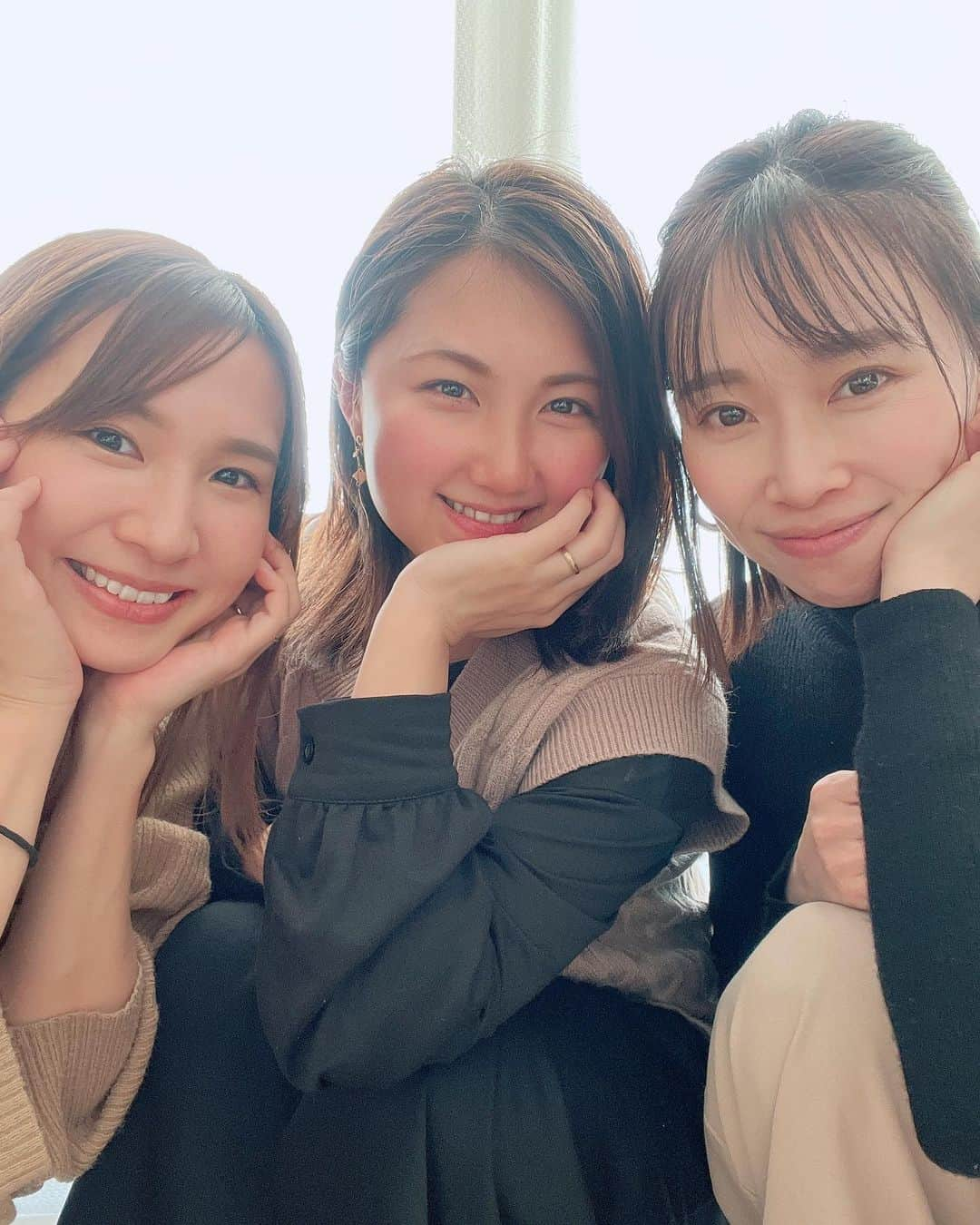 藤本真由さんのインスタグラム写真 - (藤本真由Instagram)「久しぶりの女子会🫶😘 たくさん笑ってリフレッシュ❤️  私のことを気にかけてくれて、近くまでお迎えに来てくれて荷物まで持ってくれるしおりん！🥲もう出会って10年経つけどずっと変わらず優しい彼女である🥹🫶来世では結婚したい←  そして、マイナスイオン全開のもっちーに会って癒されて帰ってきました😌🌿  さて、明日からも頑張るぞ🙌  #女子会 #最高の友達 #ありがとう #リフレッシュ #ランチデート」2月15日 17時45分 - mayusuke25