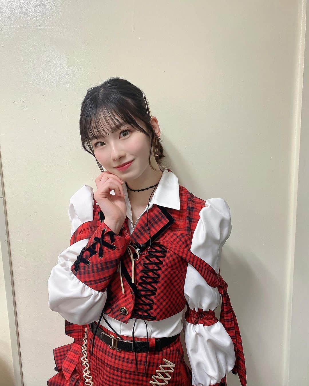 浅井七海のインスタグラム：「. 赤チェック ♥️  red check ♥️  #AKB48 #衣装 #赤チェック」