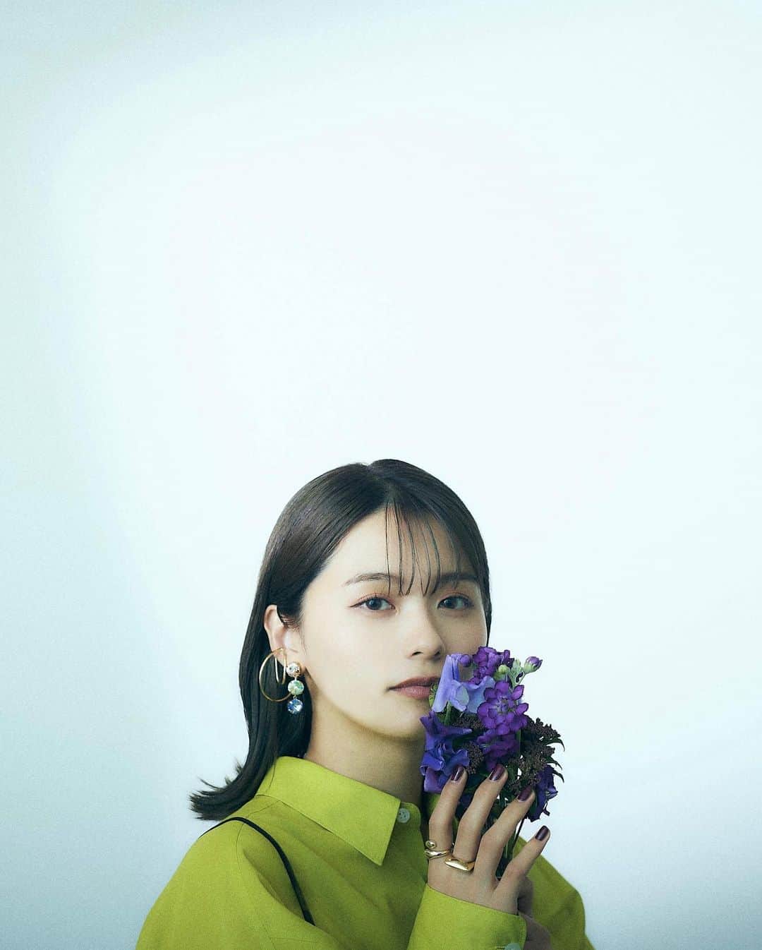 足立佳奈のインスタグラム：「ナタリーの記事が公開になりました！💐  アルバムについて沢山語らせてもらってます。ぜひ、みんなに読んでもらいたい。  ぜひ、また感想聞かせてね。  もうすでに沢山の愛のあるメッセージに、本当に心が温まってます、、。 みんな本当にありがとうね。  #記事のリンクストーリーに載せておくね！  #足立佳奈＿seeker」
