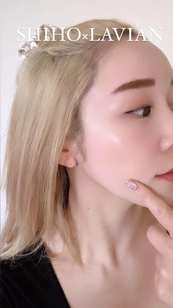 shihoのインスタグラム：「🤍SHIHO×LAVIEN🤍  使い方&私のポイントをリールにまとめてみたよ🙋‍♀️ 是非参考にしてください💕  動画とるのにかわいい洋服に着替えるとかせずの ヒートテック姿ですみませーん🤣（リアル）  わたし激推しのこの2つを使えばバタバタと忙しい方もママでなかなかお手入れに時間がかけれない方でも誰でも絶対に #ツヤ肌オンニ 😍✨✨✨  新宿伊勢丹　@yeps_official の店頭で 実際にお試しできますので、是非お立ち寄りください🎀  みんなでツヤ肌オンニになろう🫶🏻🫶🏻🫶🏻  . . . #lavien#美容#コスメ#メイクアップ#韓国 #韓国コスメ#ツヤ肌メイク #ツヤ肌#陶器肌」