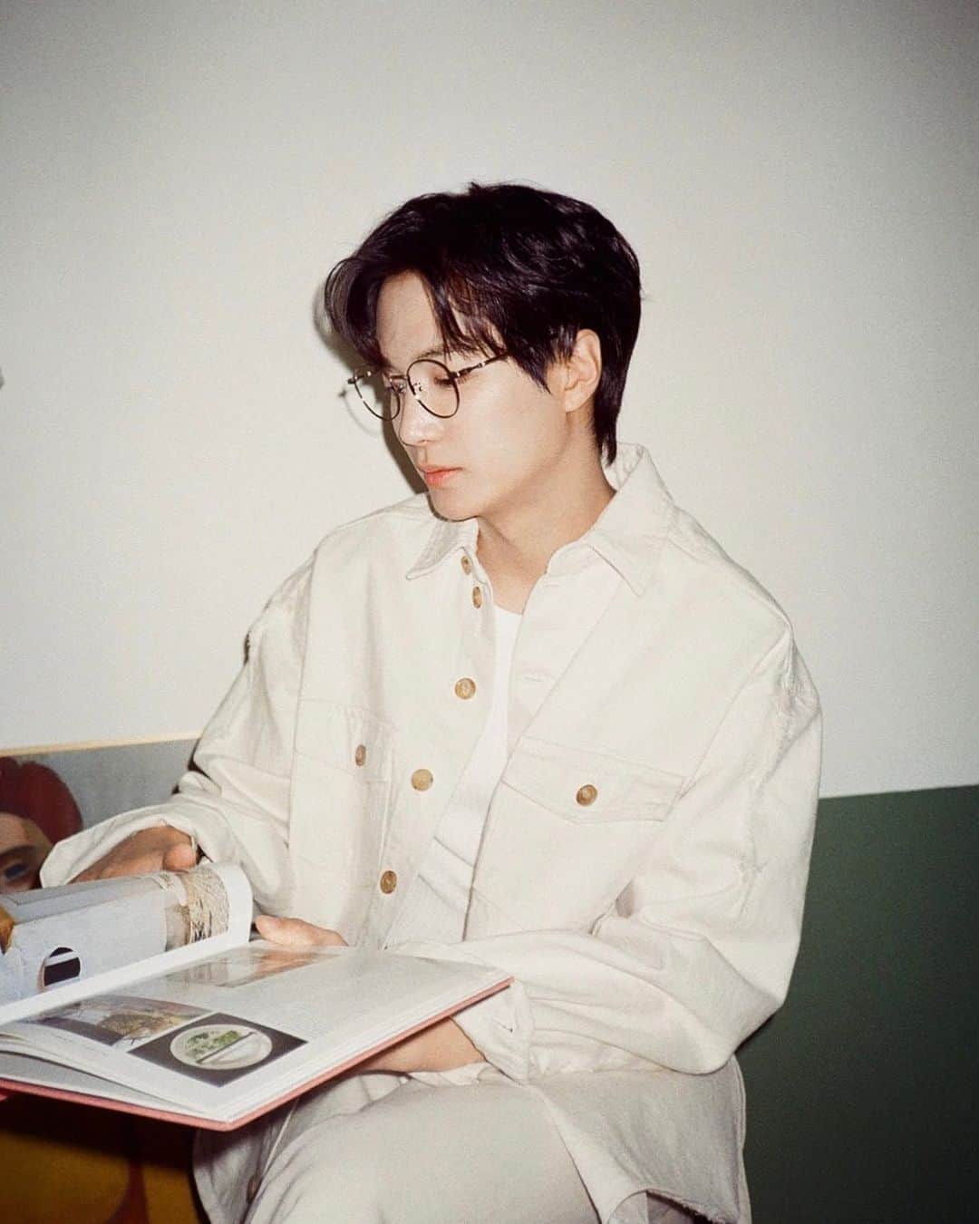 JR のインスタグラム：「👓☺️」