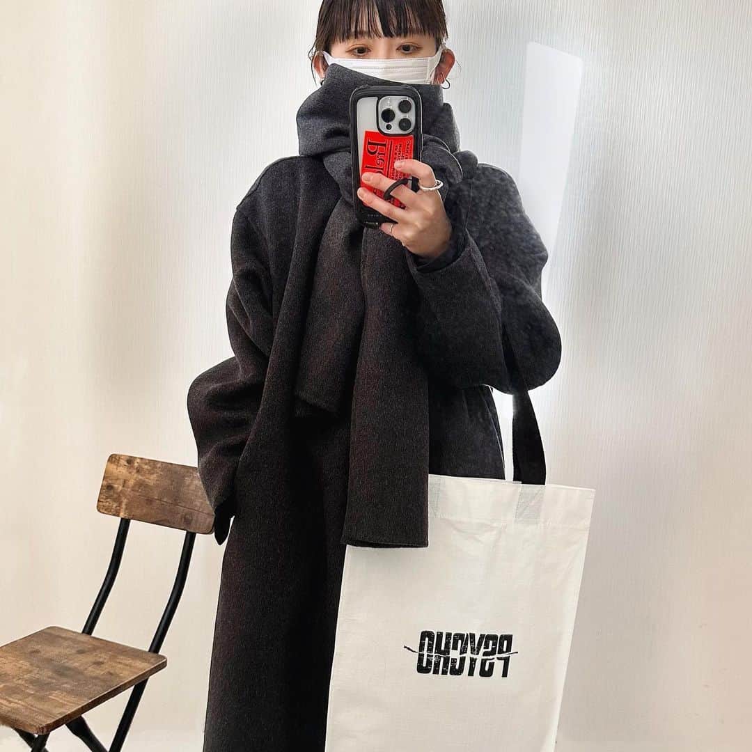 のインスタグラム：「* . . 授業参観なので落ち着きカラーで ぐるぐる防寒🌬 . . outer #todayful bag #whimgazzette . . #オールグレー #シンプルコーデ . *」